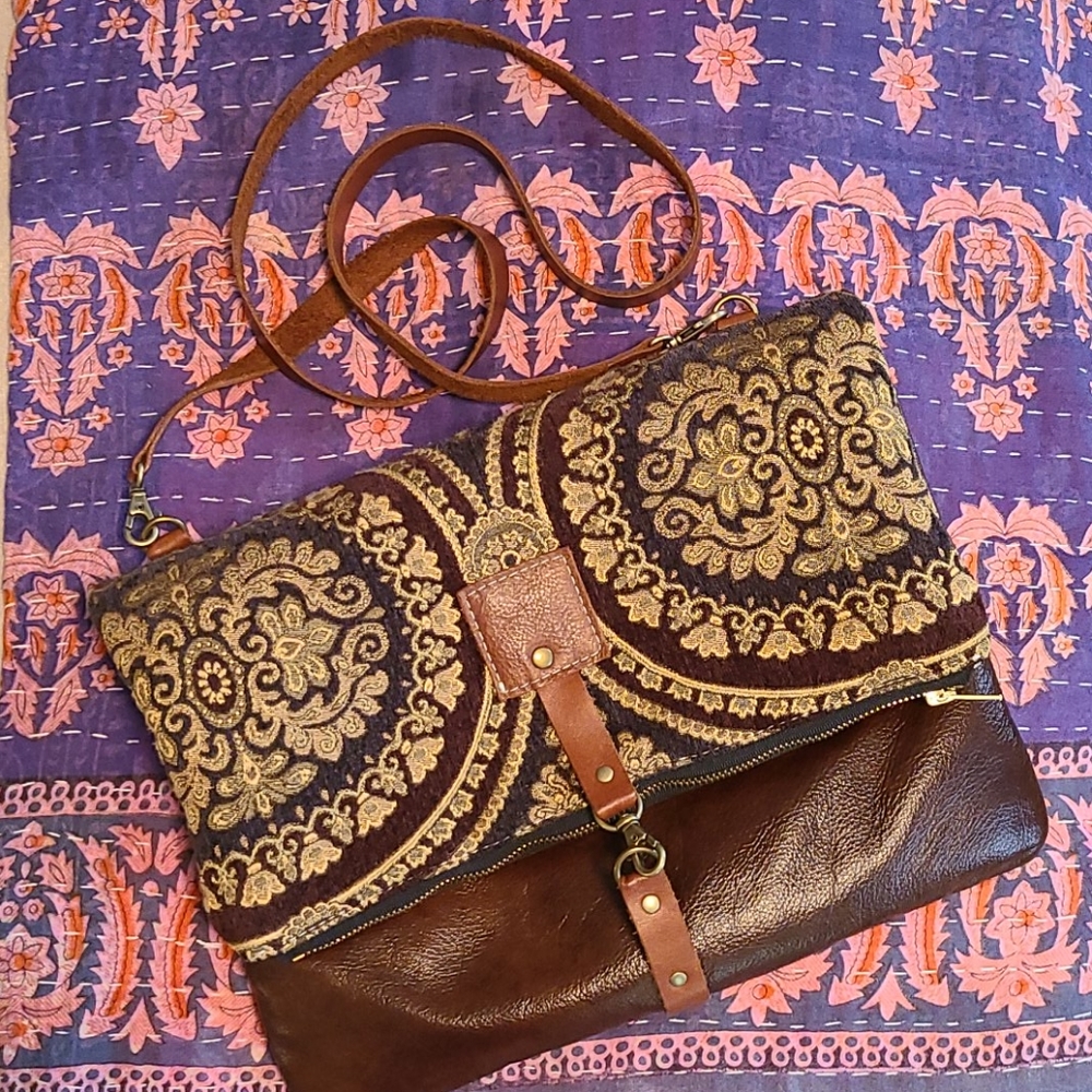 Cross body shoulder purse